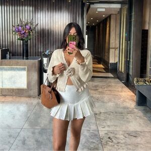 Tularosa cardigan xxs (im usually a s) runs big